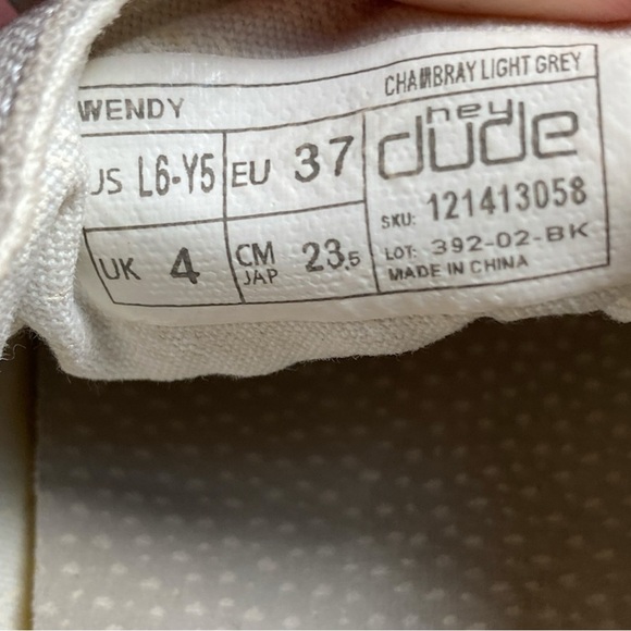 Hey Dude Women's Size 6 (Youth 5) Light Gray Chambray Loafers - Picture 4 of 8